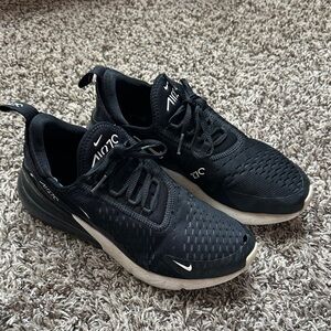Nike women’s air max 270
